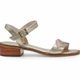 Sandalia en cuero dorado