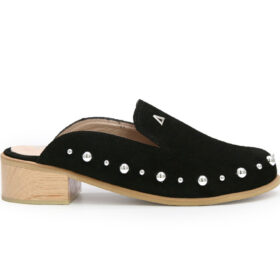 Zueco en cuero negro