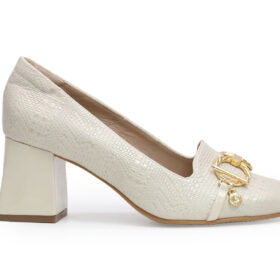 Zapatilla de tacon en cuero talco