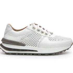 Tenis en cuero blanco