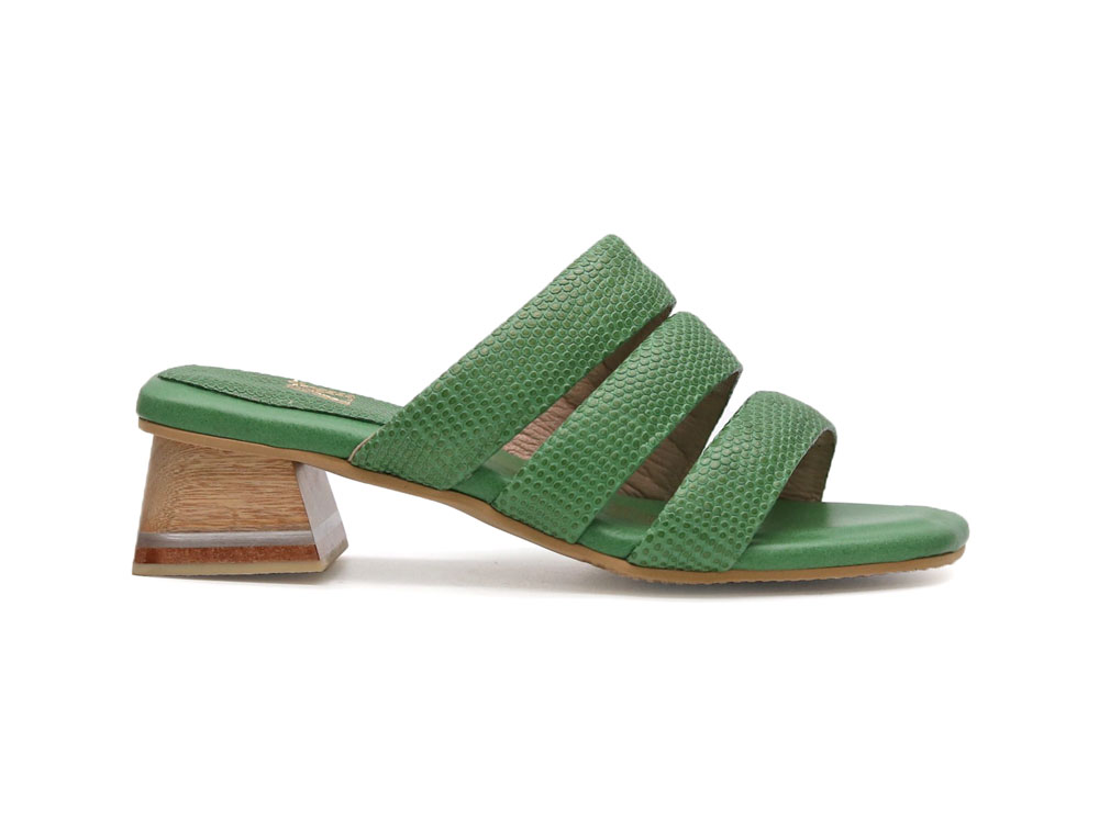 Sandalia en cuero verde