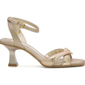 Sandalia en cuero oro