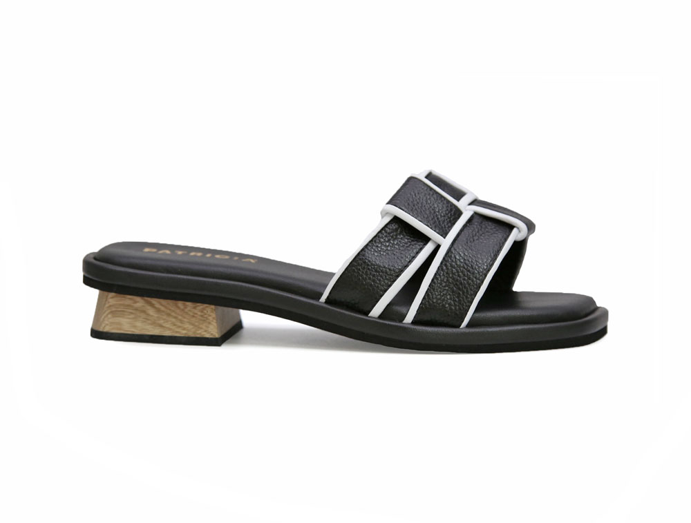 Sandalia en cuero negro