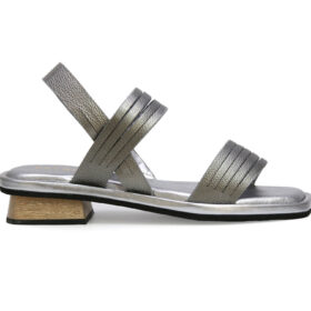 Sandalia en cuero fusil