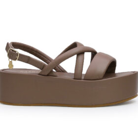 Sandalia en cuero tope