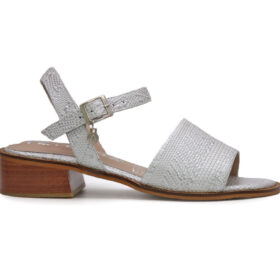 Sandalia en cuero plata