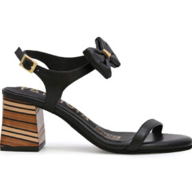 sandalia en cuero negro