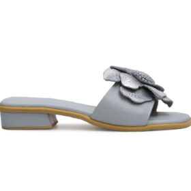 Sandalia en cuero azul