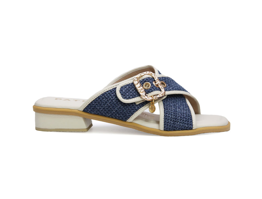 Sandalia en cuero azul