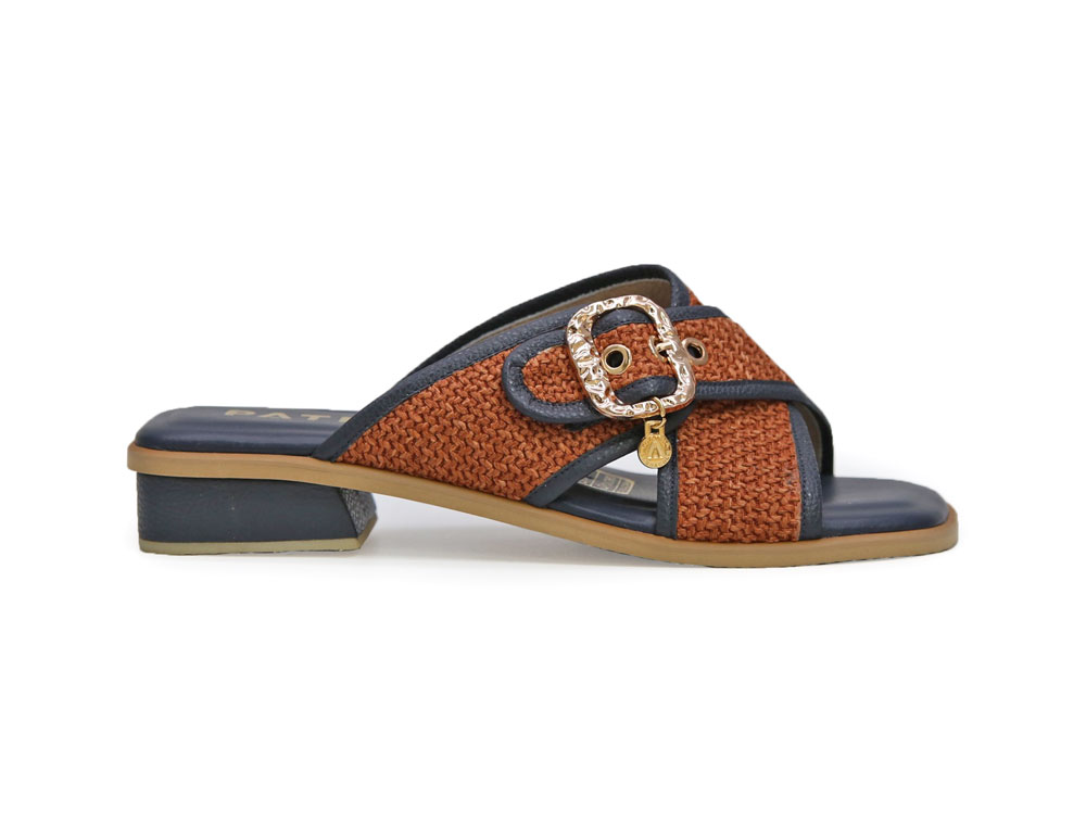 Sandalia en cuero miel