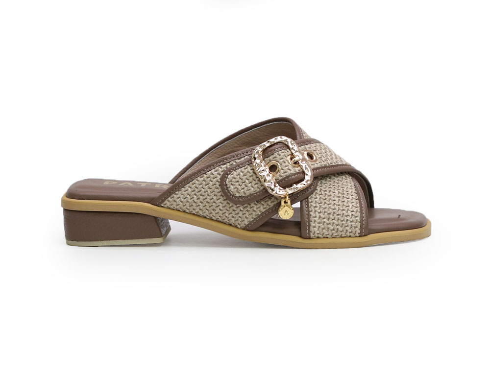 Sandalia en cuero taupe