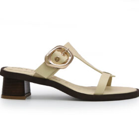 Sandalia en cuero nata