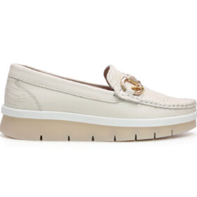 Mocasín en cuero talco