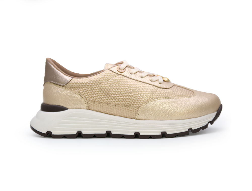 Tenis en cuero oro