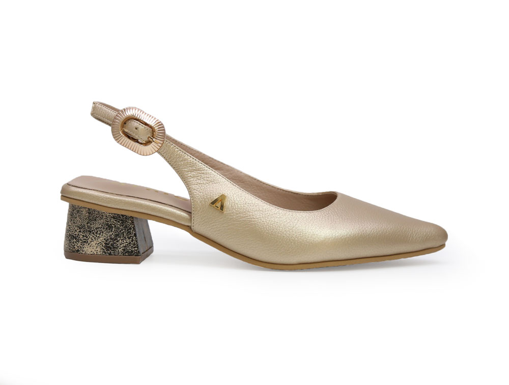 Zapatilla de tacon en cuero oro