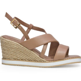 Sandalia en cuero caramelo