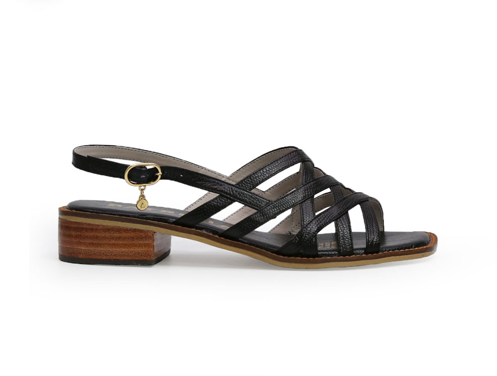 Sandalia en cuero negro