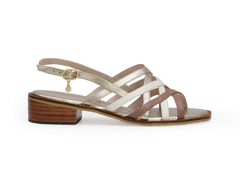 Sandalia en cuero oro