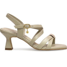 Sandalia en cuero mantequilla