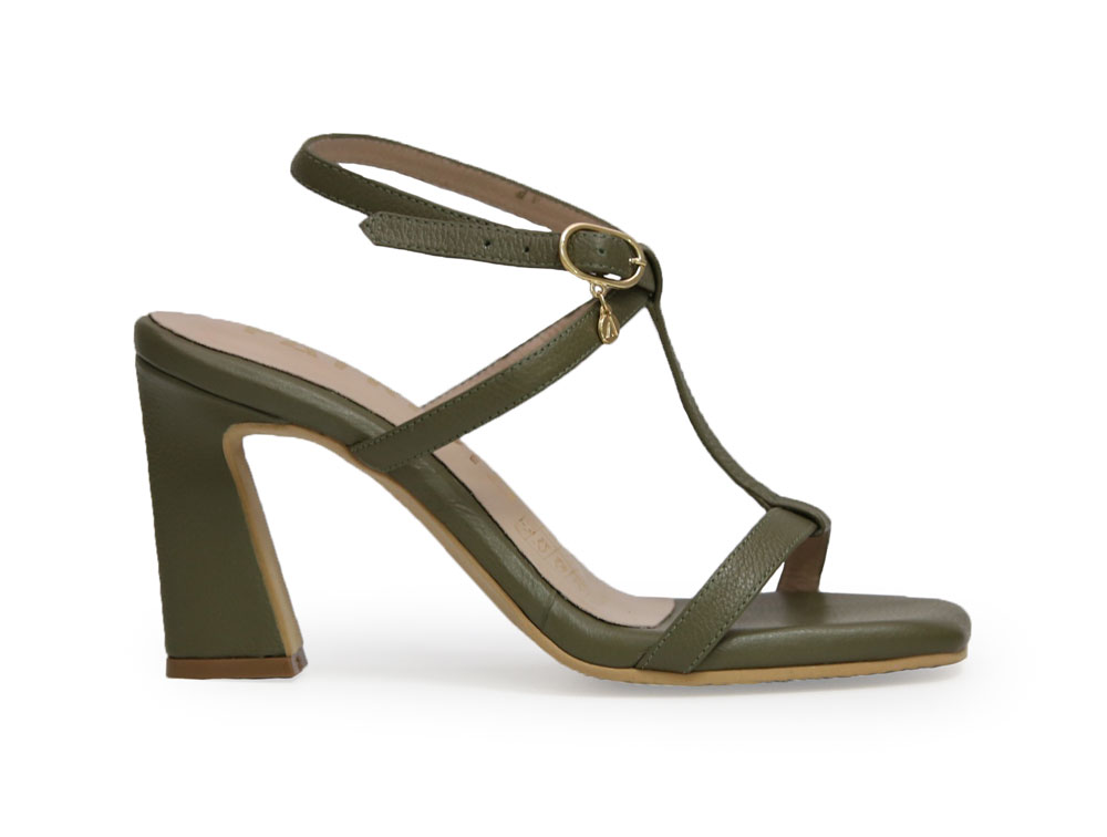 Sandalia en cuero verde