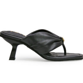 Sandalia en cuero negro