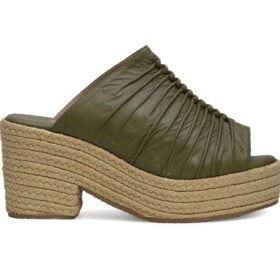 Sandalia en cuero verde