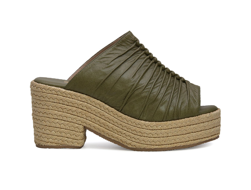 Sandalia en cuero verde