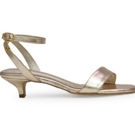 Sandalia en cuero oro