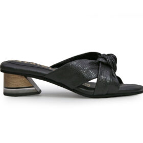 Sandalia en cuero negro