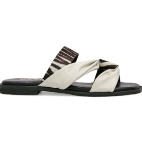 Sandalia en cuero negro