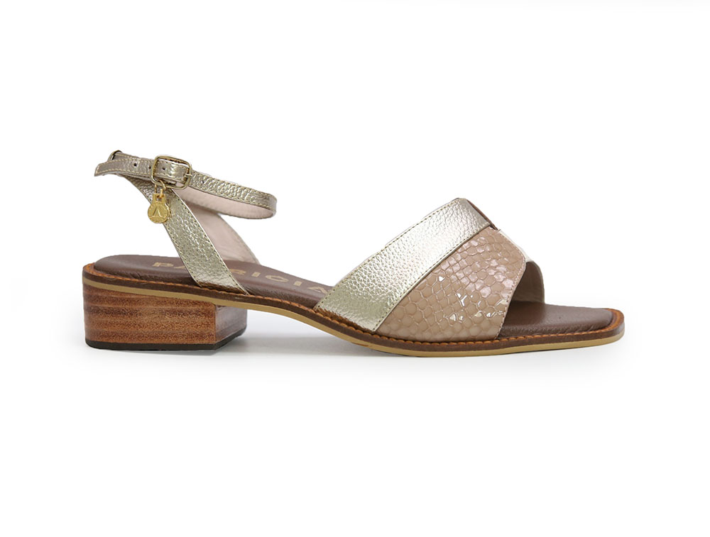 Sandalia en  cuero nude