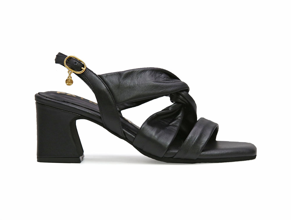 Sandalia en cuero negro