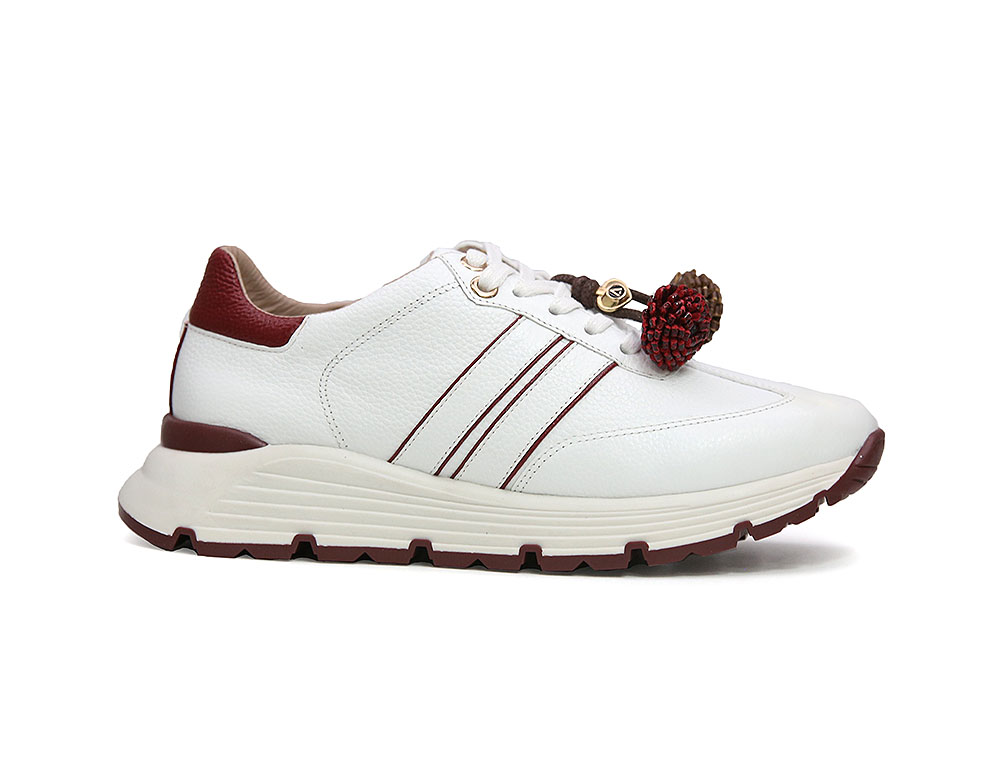 Tenis en cuero blanco