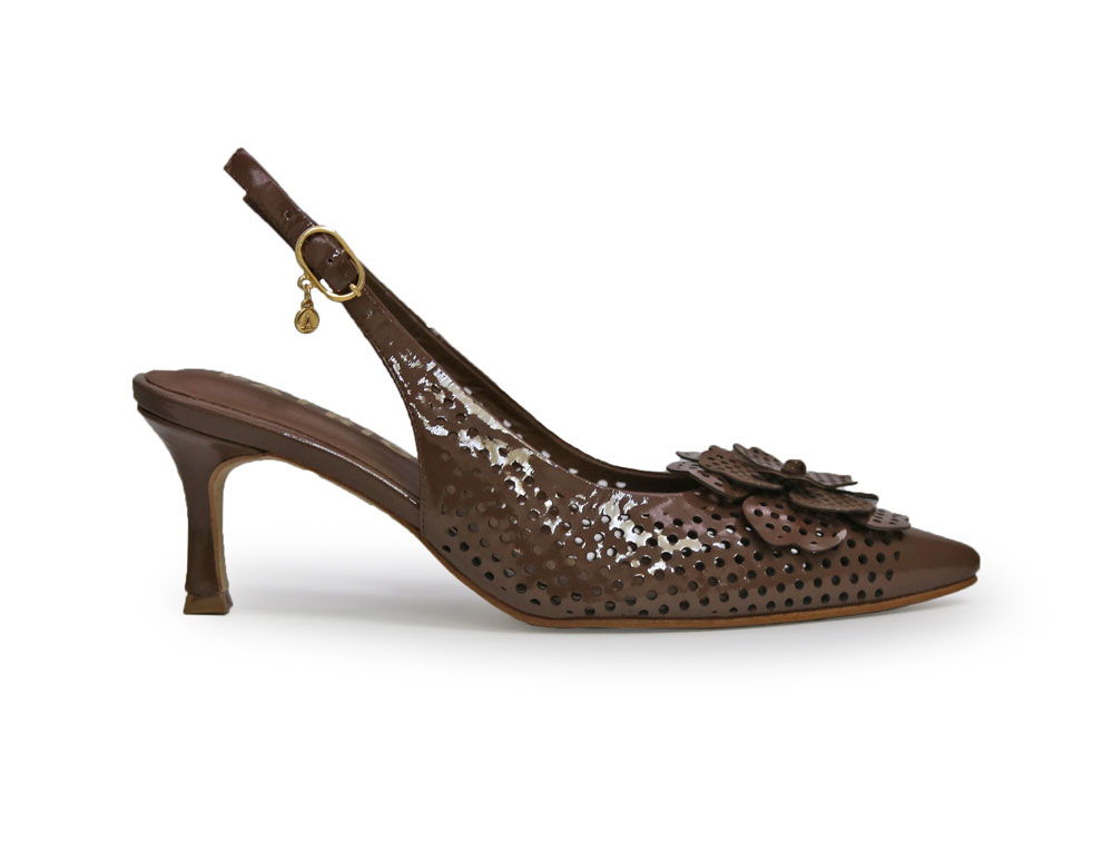 Zapatilla de tacon en cuero castor