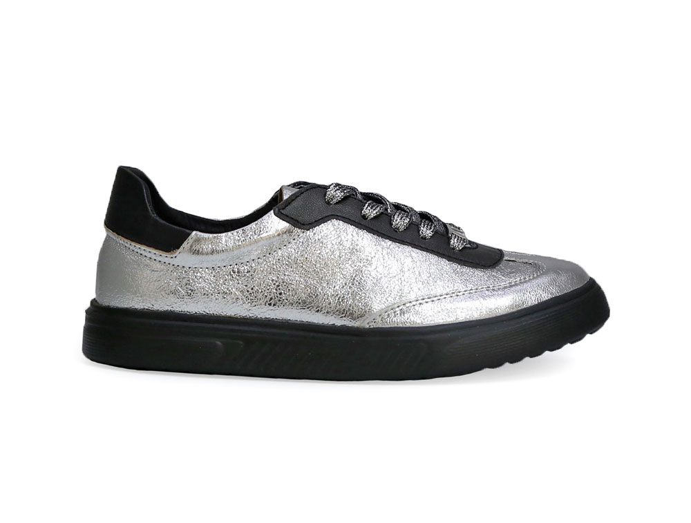 Tenis en cuero plata