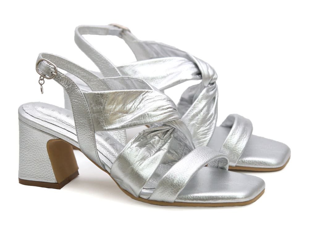 Sandalia en cuero plata - Image 2