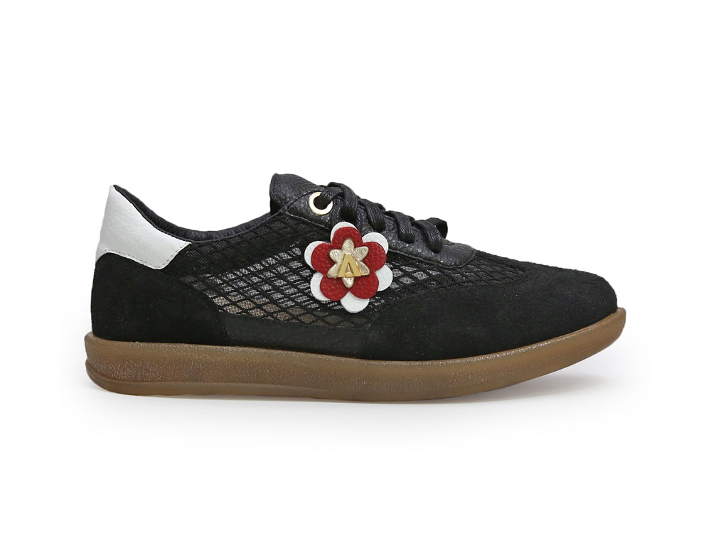 Tenis en cuero negro