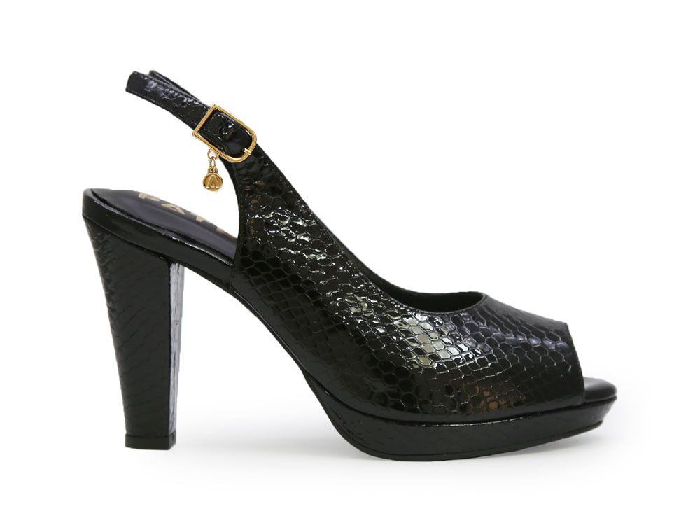 Sandalia en cuero negro