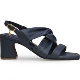 Sandalia en cuero azul