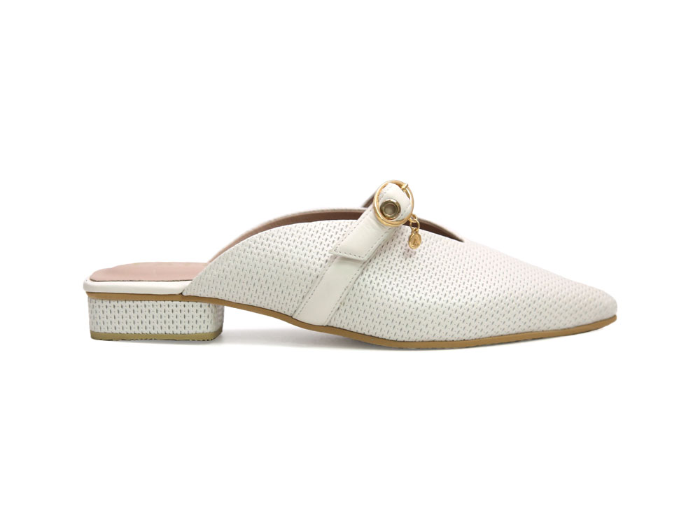 Zuecos en cuero blanco