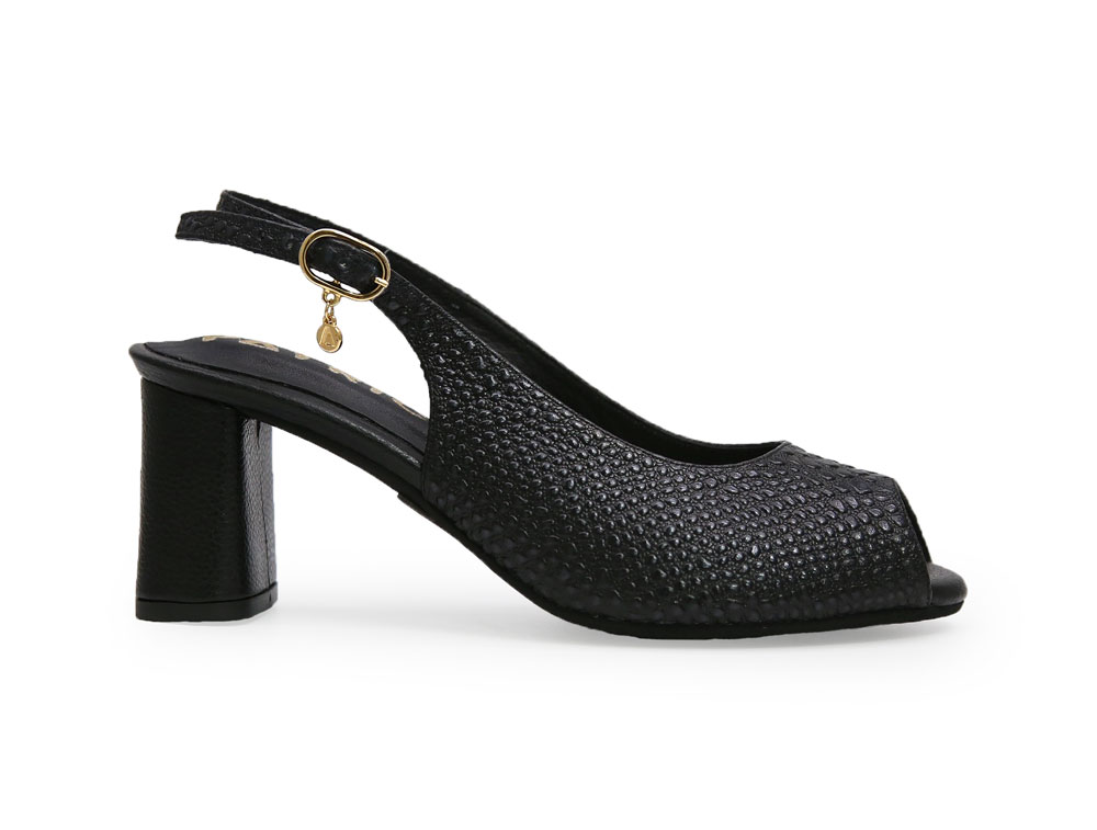 Sandalia en cuero negro