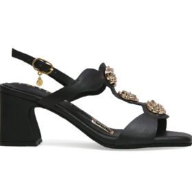 Sandalia en cuero negro