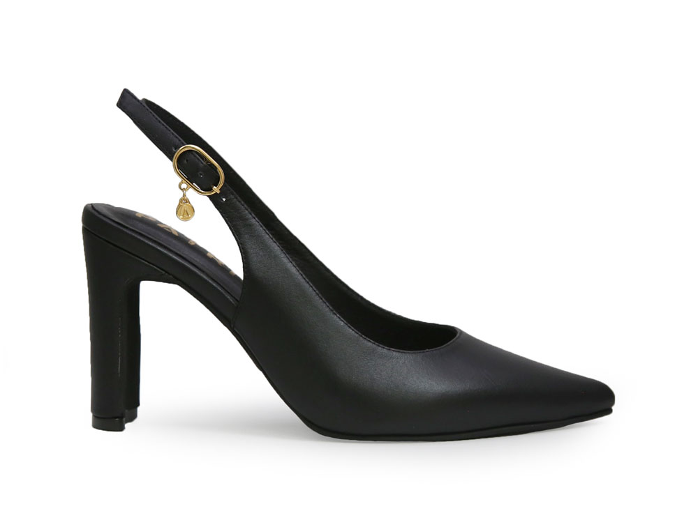 Zapatilla de tacon en cuero negro