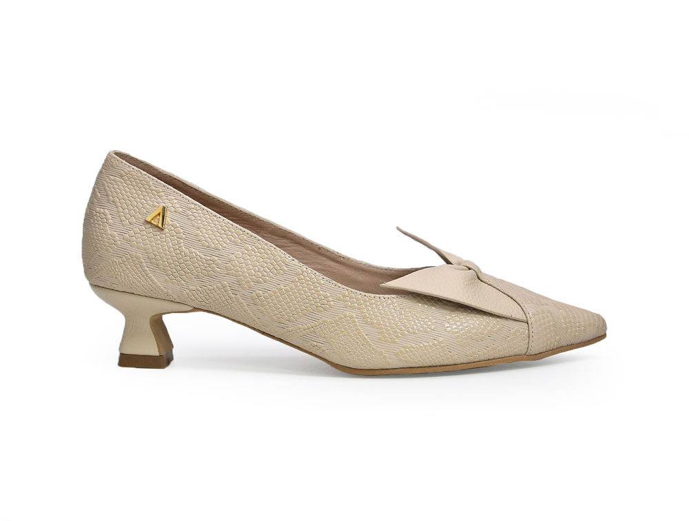 Zapatilla de tacon en cuero sabia