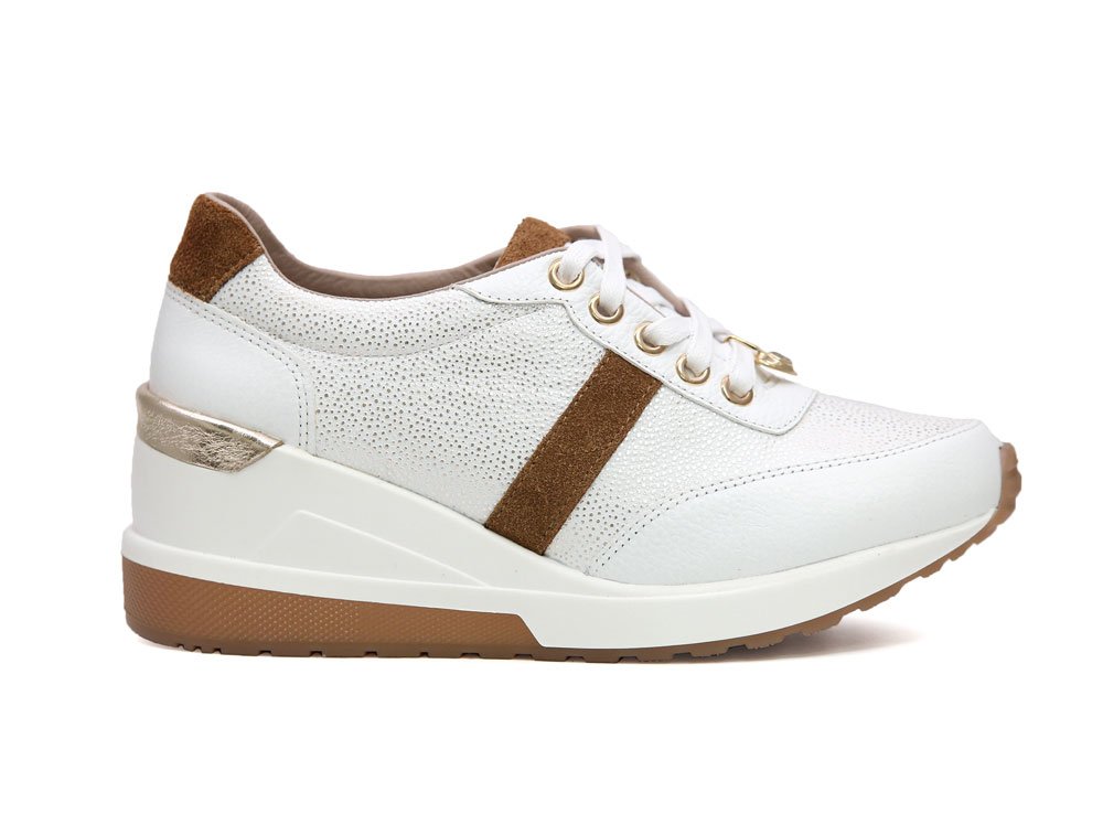 Tenis en cuero blanco