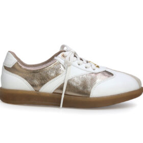 Tenis en cuero blanco