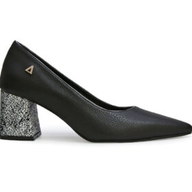 Zapatilla de tacon en cuero negro