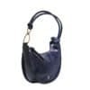 Bolso en cuero azul oscuro con correa ajustable y cierre seguro. Perfecto para complementar tu estil.