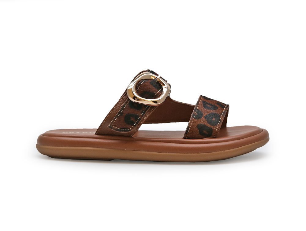 Sandalia en cuero miel