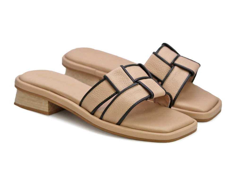 Alternative view of Sandalia en cuero frappe